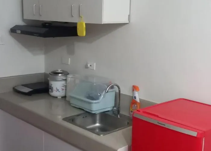 1 Bedroom With Free Wifi And Netflix In Trees Residences Apartment