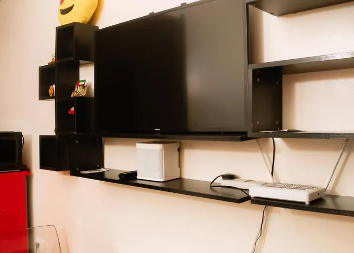 1 Bedroom With Free Wifi And Netflix In Trees Residences * Manila
